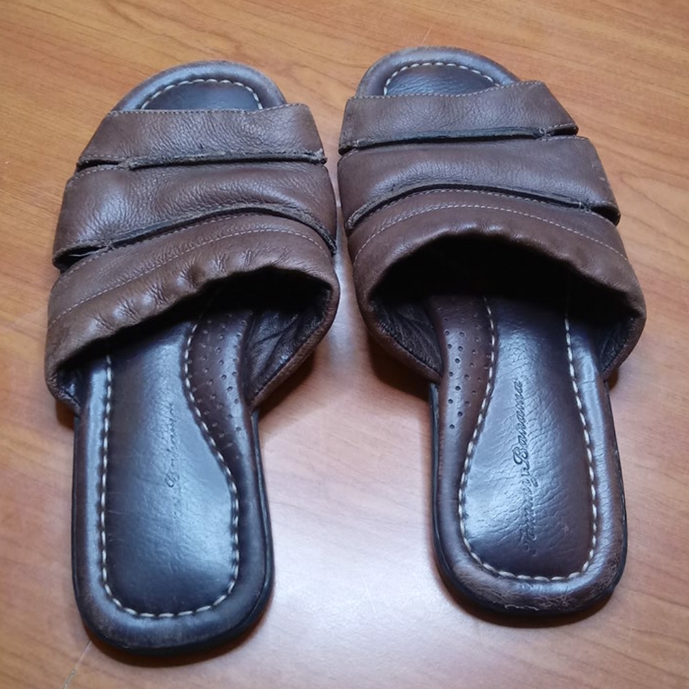 Tommy Bahama Brown Flip Flops Size 10 (Z)